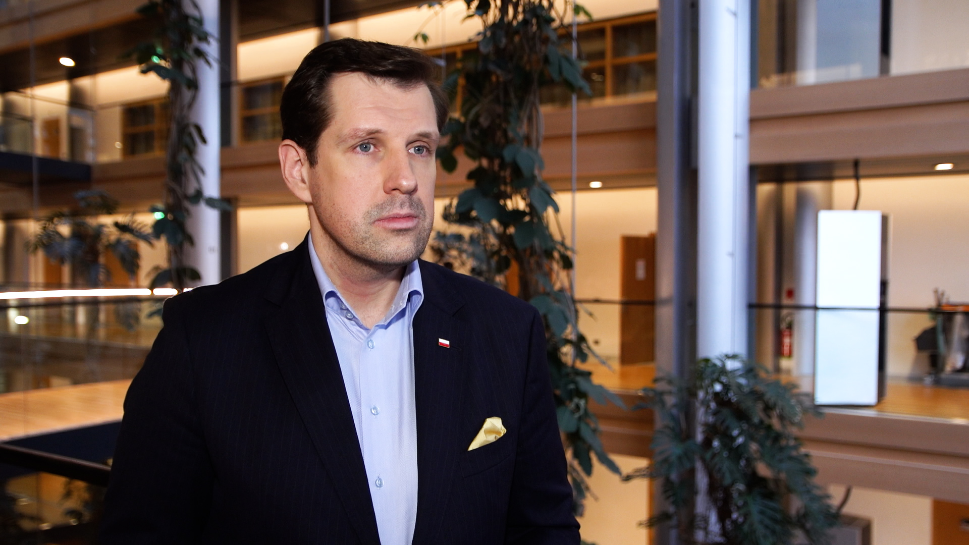 Unia Europejska chce złagodzić AI Act. Na szali konkurencyjność start-upów i małych przedsiębiorców Unia Europejska chce złagodzić AI Act. Na szali konkurencyjność start-upów i małych przedsiębiorców