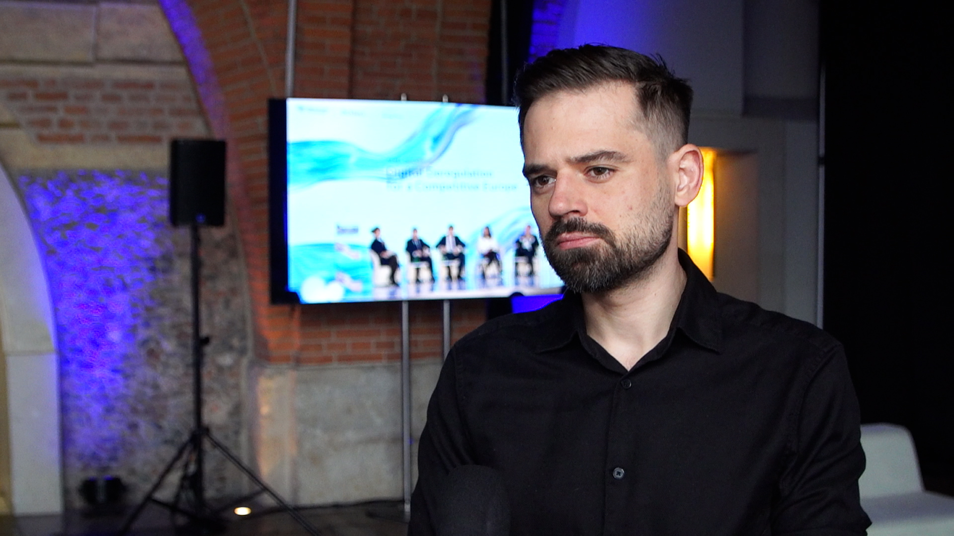 Europejskim firmom brakuje globalnego podejścia. W Polsce produkty tworzone są najczęściej z myślą o rynku krajowym Europejskim firmom brakuje globalnego podejścia. W Polsce produkty tworzone są najczęściej z myślą o rynku krajowym