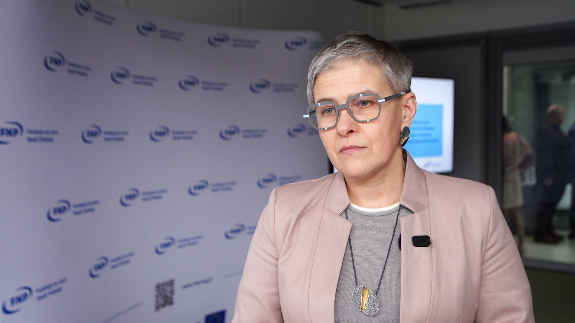 Dziesięć zespołów naukowców rozpoczyna badania o globalnym potencjale. 300 mln zł trafi na rozwój medycyny, kwantów i AI