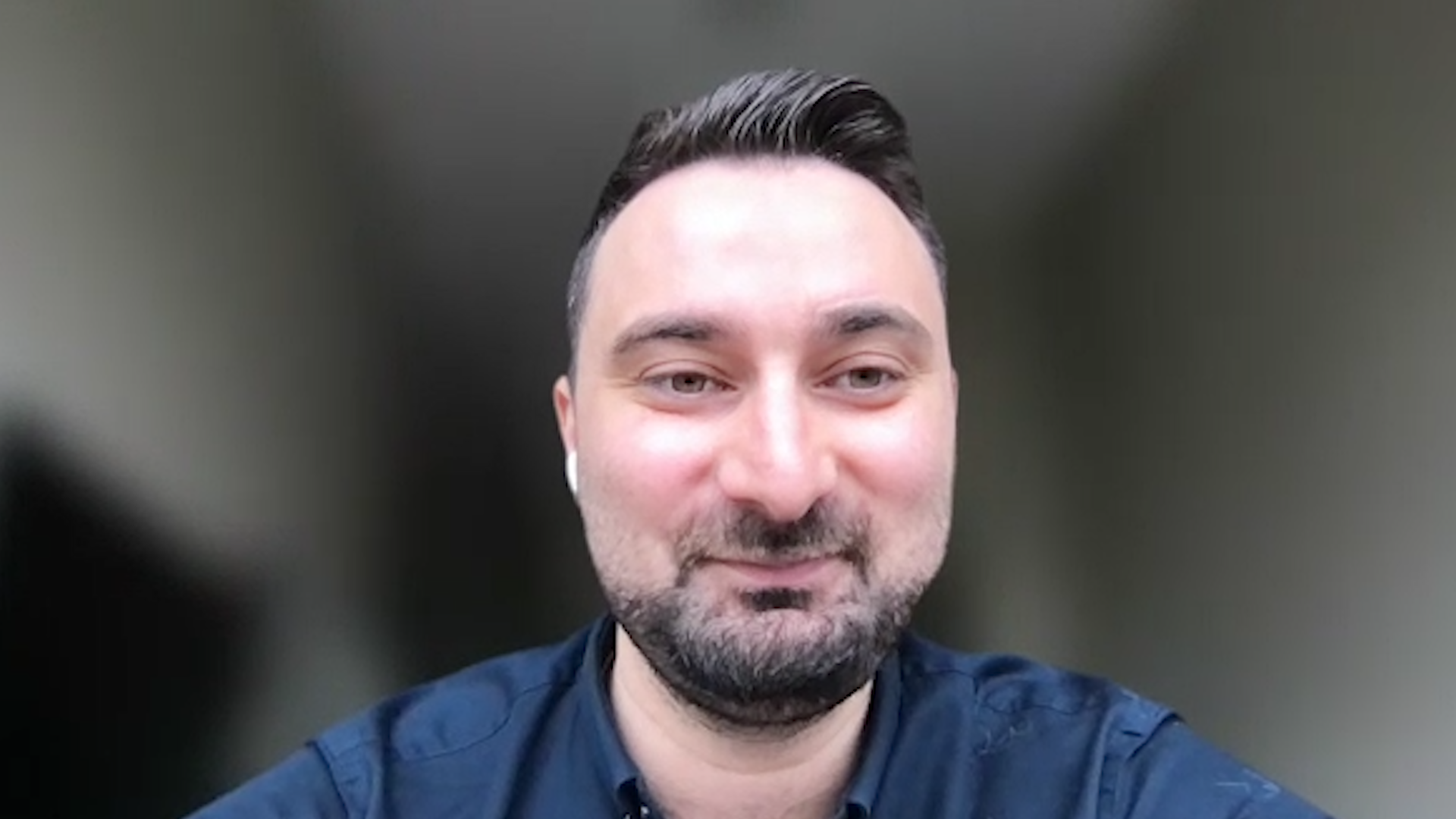 Inteligentna tkanina zmieni kolor i kształt w reakcji na temperaturę i napięcie elektryczne. Materiał można też programować Inteligentna tkanina zmieni kolor i kształt w reakcji na temperaturę i napięcie elektryczne. Materiał można też programować