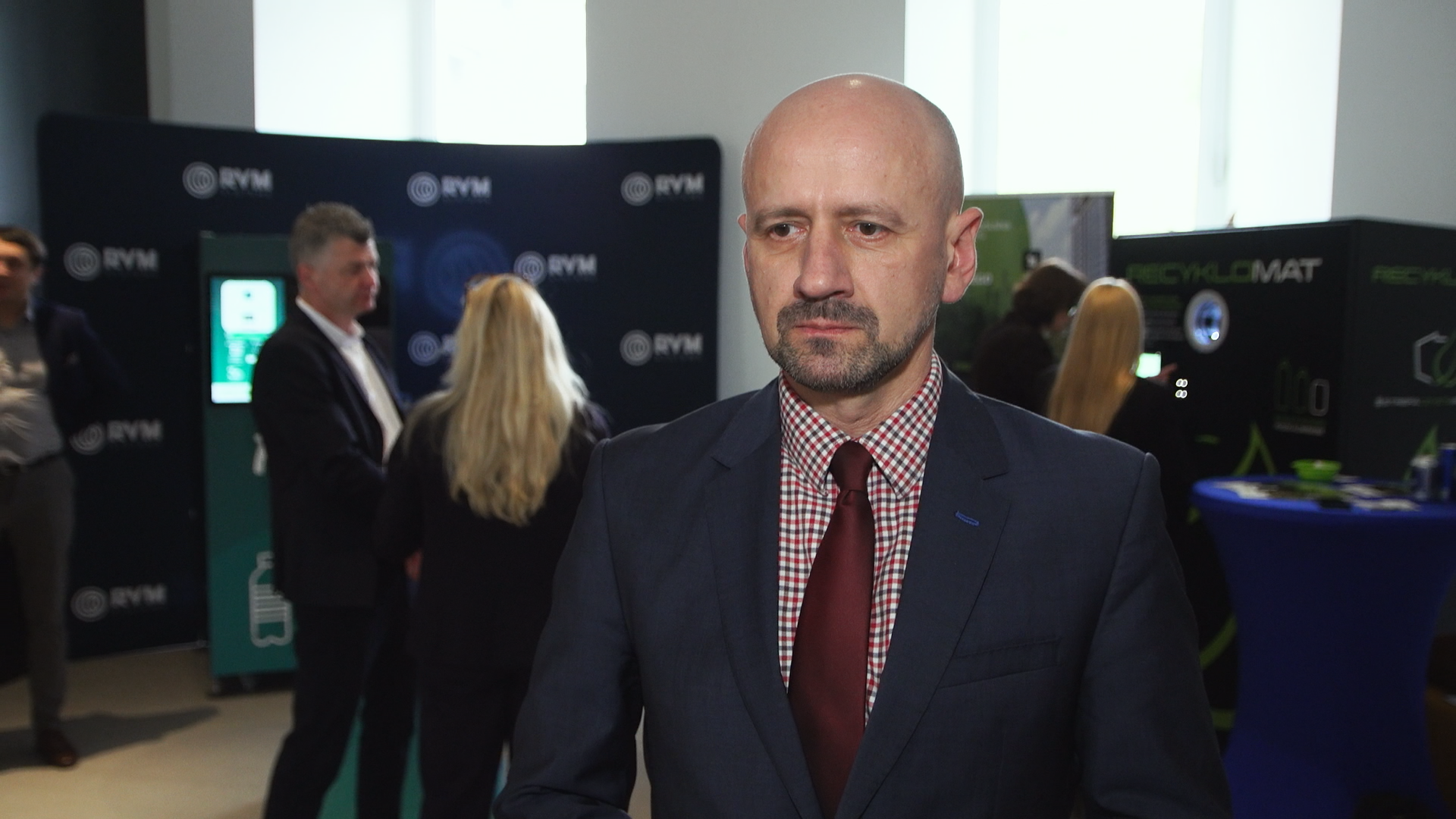 System kaucyjny w Polsce wciąż w fazie rozbudowy. Konsumenci narzekają na zbyt małą liczbę zwrotomatów System kaucyjny w Polsce wciąż w fazie rozbudowy. Konsumenci narzekają na zbyt małą liczbę zwrotomatów