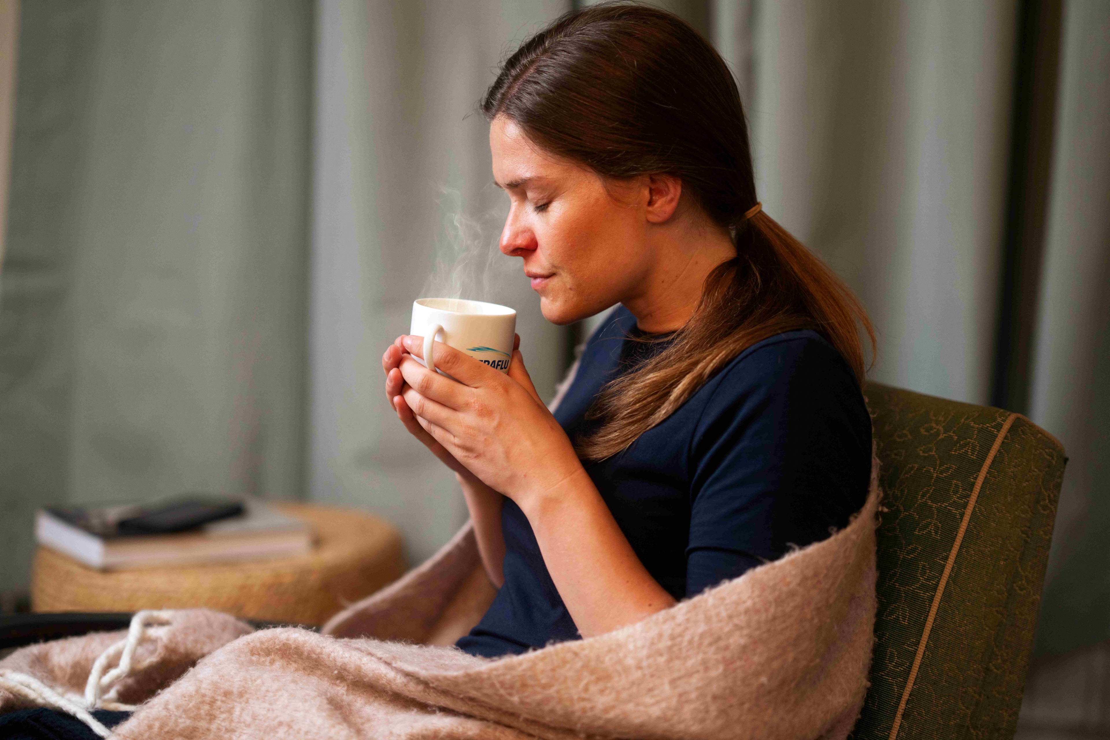 Prawie połowa pracujących mam nie rezygnuje z pracy choćby podczas choroby. Wśród powodów presja finansowa i brak wsparcia [DEPESZA]