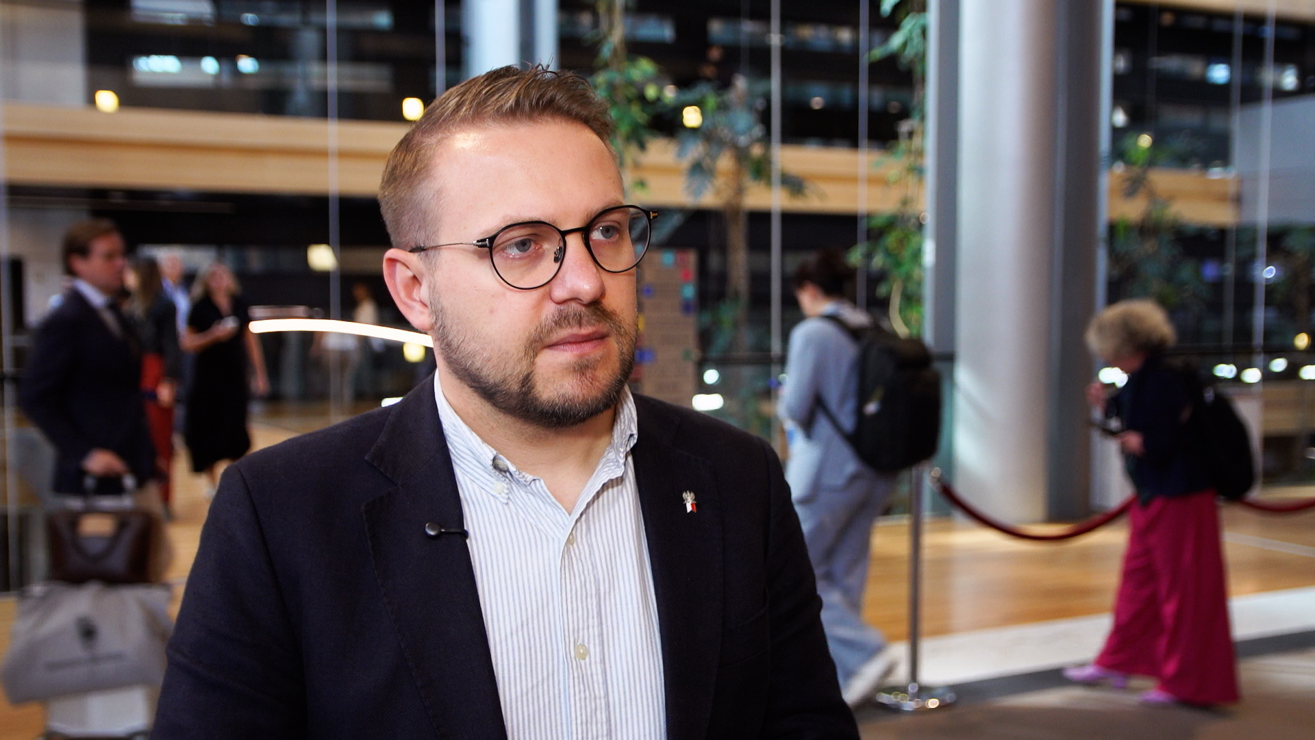 Coraz większe ekonomiczne skutki bliskowschodniego konfliktu. Europosłowie żądają pilnego wsparcia dla krajów arabskich Coraz większe ekonomiczne skutki bliskowschodniego konfliktu. Europosłowie żądają pilnego wsparcia dla krajów arabskich