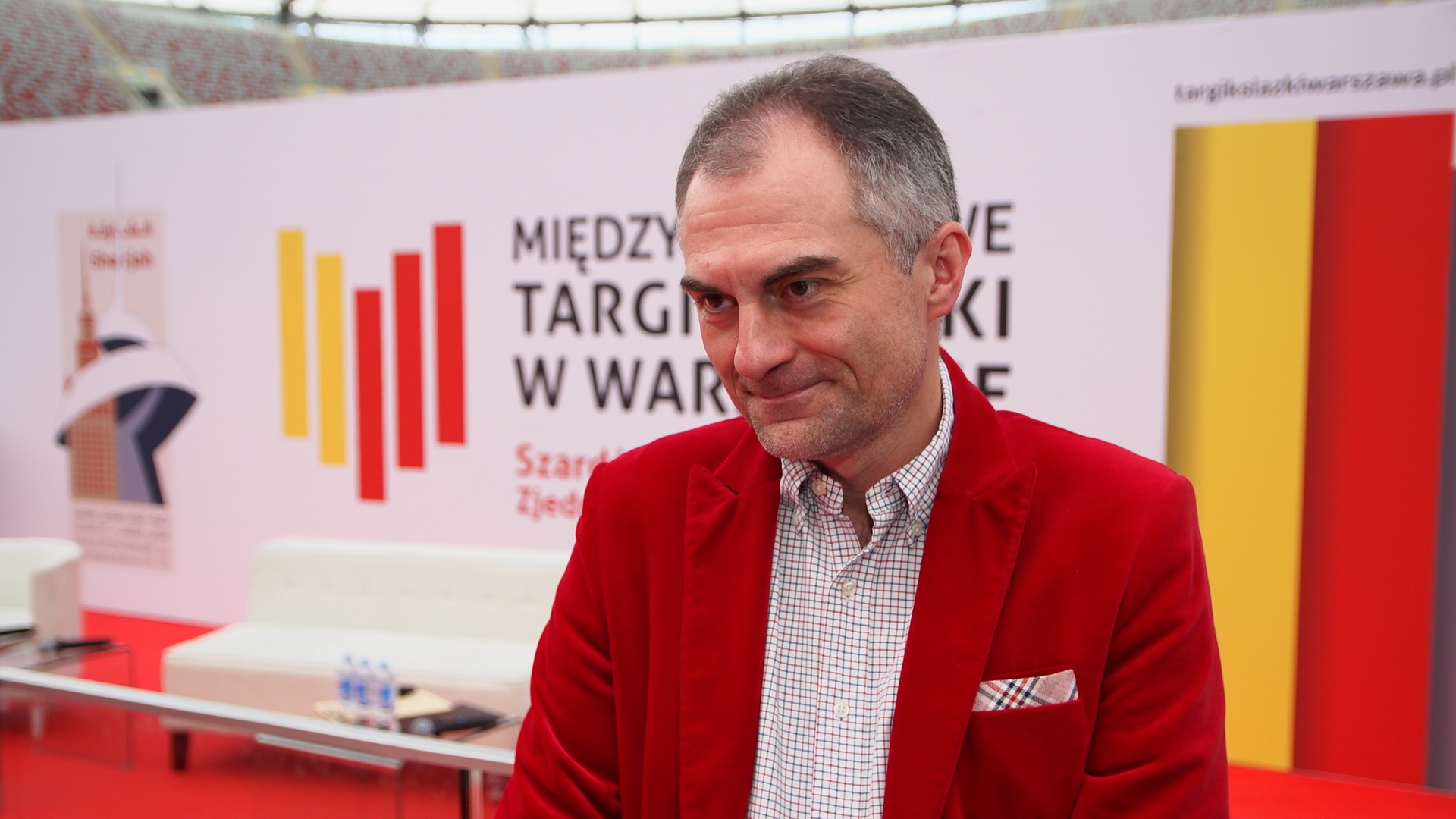 Sztuczna inteligencja coraz częściej wspiera pisarzy. Literacki konkurs Biedronki po raz pierwszy otwarty dla twórców korzystających z AI