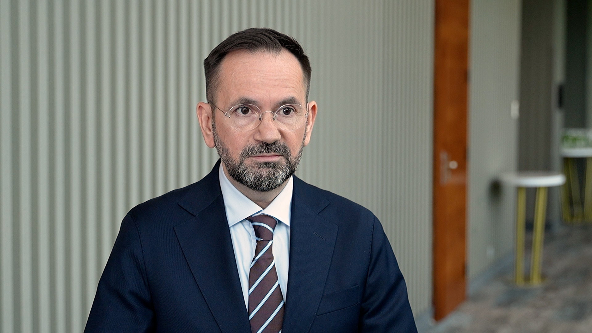 Branża stolarki pod presją kosztów i zawirowań w dostawach surowców. Geopolityka wpływa na produkcję i ceny Branża stolarki pod presją kosztów i zawirowań w dostawach surowców. Geopolityka wpływa na produkcję i ceny