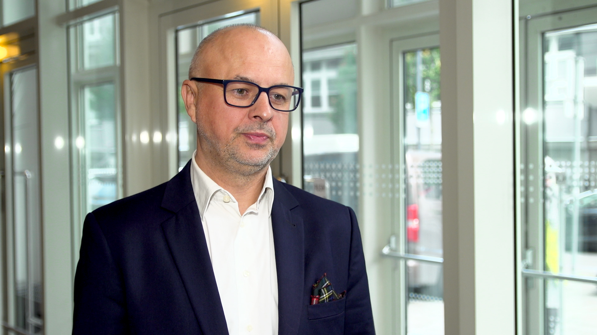 Coraz więcej Polaków sięga po roślinne zamienniki mięsa i nabiału. Producenci takiej żywności walczą o większą obecność na sklepowych półkach Coraz więcej Polaków sięga po roślinne zamienniki mięsa i nabiału. Producenci takiej żywności walczą o większą obecność na sklepowych półkach