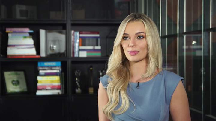 Karolina Bielawska: Dzięki koronie Miss Świata trafiłam do wielkiego świata. Jednego dnia budziłam się w Botswanie, a drugiego w Wietnamie