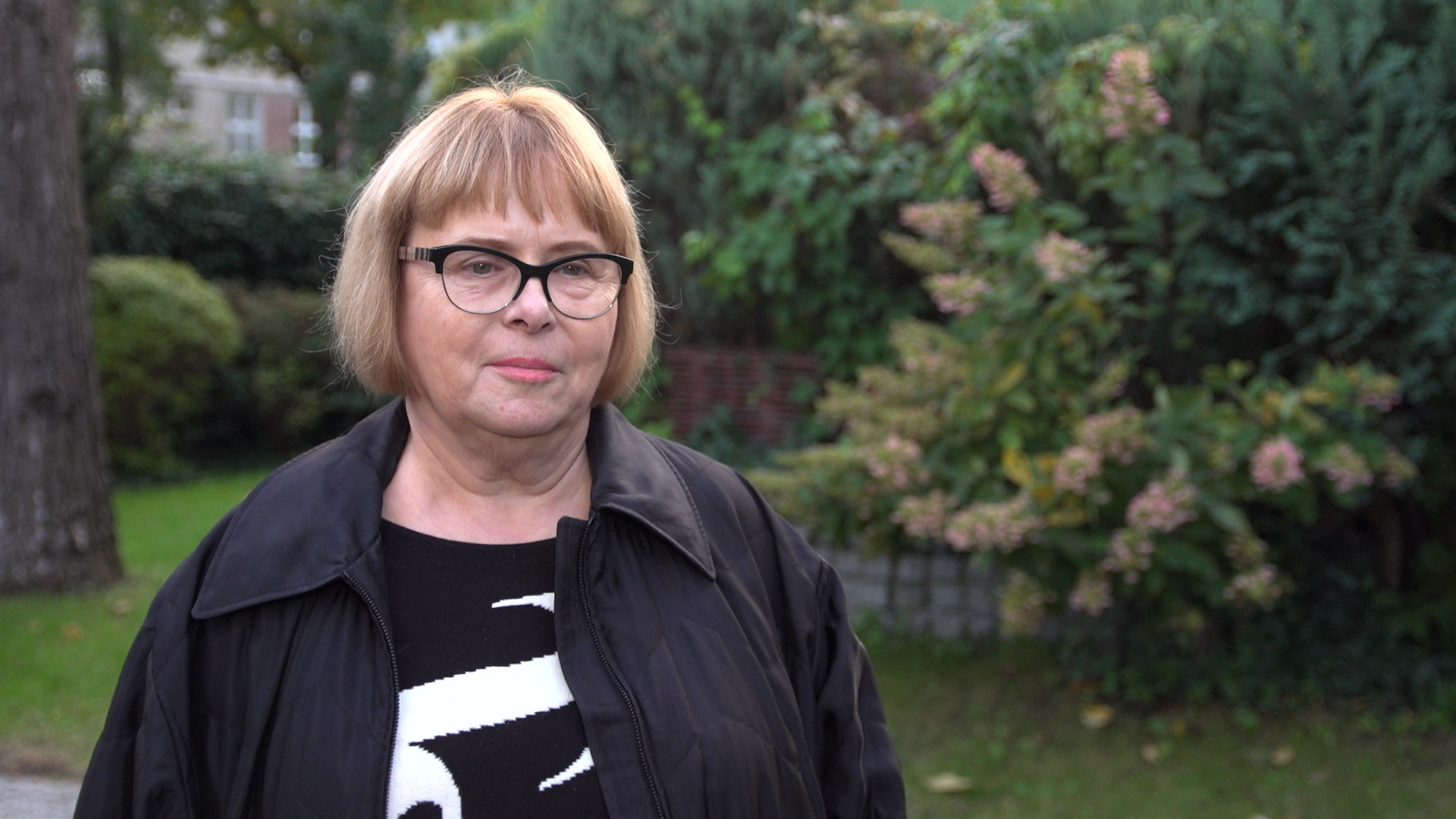 Ilona Łepkowska: Od pewnego czasu się przyjęło, że ledwo z supermarketów znikną cmentarne znicze, to pojawiają się bombki choinkowe. Dla mnie to jest trochę za szybkie przejście Ilona Łepkowska: Od pewnego czasu się przyjęło, że ledwo z supermarketów znikną cmentarne znicze, to pojawiają się bombki choinkowe. Dla mnie to jest trochę za szybkie przejście