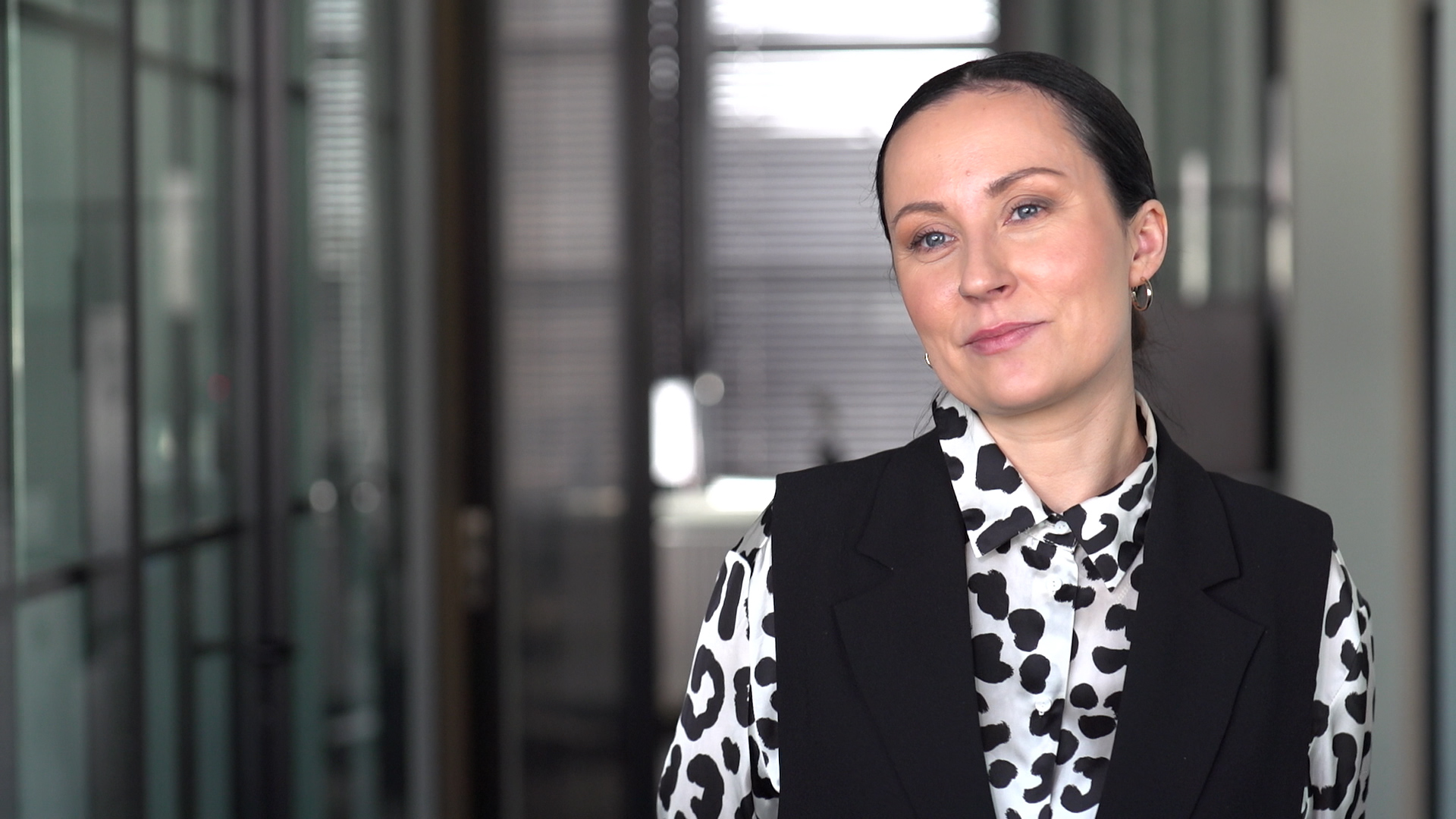 Paulina Przybysz: Podczas pisania tekstów inspirują mnie historie innych. Czasami dwa zdania w utworze są o mnie, a dwa – o koleżance lub innej postaci Paulina Przybysz: Podczas pisania tekstów inspirują mnie historie innych. Czasami dwa zdania w utworze są o mnie, a dwa – o koleżance lub innej postaci