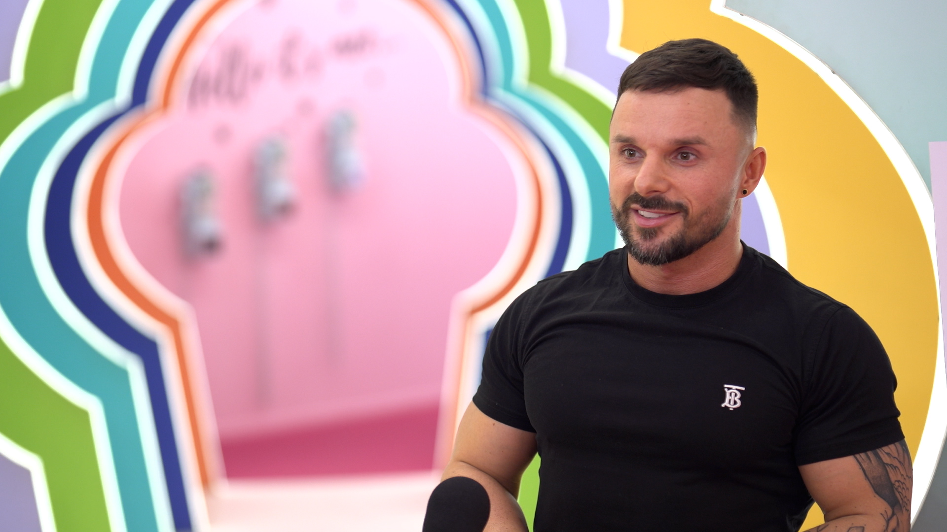Qczaj: Nasi dziadkowie i babcie tracili życie za to, żebyśmy mogli dzisiaj pójść do urn i zagłosować. Dla mnie totalną ignorancją jest więc niepójście do wyborów Qczaj: Nasi dziadkowie i babcie tracili życie za to, żebyśmy mogli dzisiaj pójść do urn i zagłosować. Dla mnie totalną ignorancją jest więc niepójście do wyborów