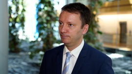 Europosłowie za wydłużeniem finansowania krajowych planów odbudowy o 1,5 roku. Apelują o większą przejrzystość wydatków Strona główna