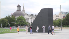 Plac Piłsudskiego w Warszawie, Pomnik Ofiar Tragedii Smoleńskiej 2010 roku, pomnik Józefa Piłsudskiego - lipiec [przebitki] Baza przebitek