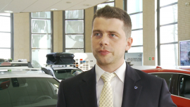 Możliwość pełnego odliczenia VAT-u zwiększyła sprzedaż samochodów. Liderem sprzedaży aut z kratką w klasie premium jest Volvo Wszystkie newsy
