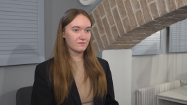 Dorośli nie umieją rozmawiać o dojrzewaniu ze swoimi dziećmi. Młodzi czerpią wiedzę głównie z internetu
