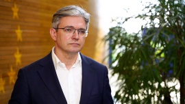 Nowy pakiet farmaceutyczny ma wyrównać szanse pacjentów w całej Unii. W Polsce na niektóre leki czeka się ponad dwa lata dłużej niż w Niemczech Wyniki wyszukiwania: por