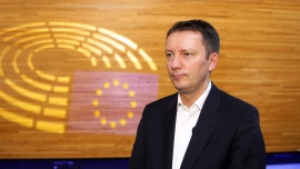 PE zapowiada walkę o silniejszy mechanizm warunkowości w nowym budżecie unijnym. Ma być automatyczny i bardziej klarowny