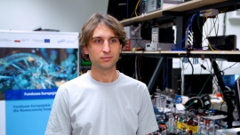 Naukowcy z Uniwersytetu Warszawskiego stworzyli nowy typ odbiornika kwantowego. Technologia ma duży potencjał zastosowania w przemyśle kosmicznym i obronności Strona główna