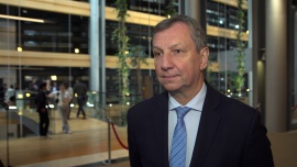 Zakaz silników spalinowych od 2035 roku nierealny. Rewizja przepisów ma być ratunkiem dla sektora motoryzacyjnego w UE News powiązane z samochód elektryczny
