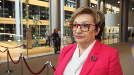 Różnice w zarobkach kobiet i mężczyzn skutkują luką emerytalną. Parlament Europejski apeluje o przyjęcie strategii w tym obszarze