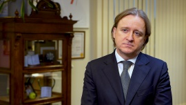 Spada zaufanie do ekspertów i instytucji. Odwrócenie kryzysu autorytetów ma duże znaczenie dla nauki