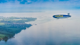 Legendarny sterowiec znów transmituje najważniejsze wydarzenia sportowe w Europie. Wyjątkowo pojawił się także w Polsce [DEPESZA] News powiązane z Goodyear Blimp