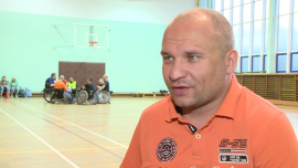 Rugby na wózkach to szansa dla osób niepełnosprawnych na odzyskanie wiary w siebie i pozbycie się kompleksów Wyniki wyszukiwania: 19*2000