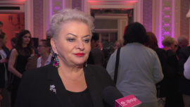 Hanna Bakuła: Zrobiłam już dwa tysiące portretów. Przeważnie rysuję osoby piękne, mądre, eleganckie i bogate News powiązane z Hanna Bakuła