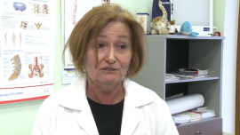 Rodzice mają problem z odpowiednim ubieraniem dzieci na spacer. Przegrzanie lub przemarznięcie zwiększa ryzyko infekcji i może spowodować trwały spadek odporności