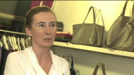 Wykonanie torby skórzanej na zamówienie kosztuje co najmniej kilkaset złotych. Jej cena zależy od jakości skóry i dodatków
