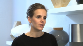 Designerzy wkraczają do branży pogrzebowej. Poza urnami z celulozy czy betonu przygotowują biżuterię na prochy