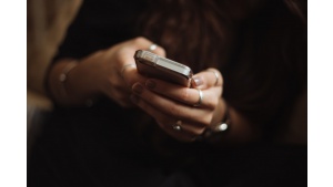 Mobilne biuro standardem w 2026 roku. Jak technologie 5G zmieniają efektywność pracowników terenowych?