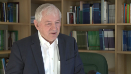 prof. S. Gomułka: firmy nie podejmują wyzwań z powodu niepewności dotyczącej otoczenia prawnego i politycznego