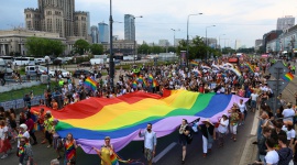 Polityka polskich władz dewastuje sytuację życiową osób LGBT+