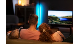 Telewizor w salonie pozostaje głównym centrum rozrywki w Europie Jak i gdzie ogląda się treści na całym świecie? Biuro prasowe