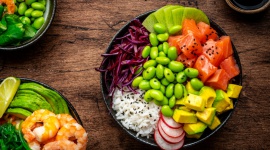 Aloha w dostawie! Lilo i Stich wracają – a z nimi na fali poké bowle