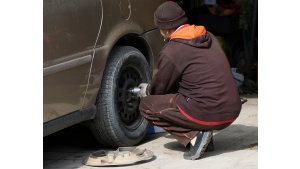 Śruba antykradzieżowa do kół – czy to realna ochrona felg?