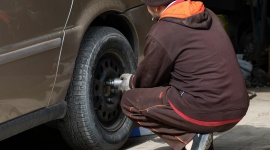 Śruba antykradzieżowa do kół – czy to realna ochrona felg?