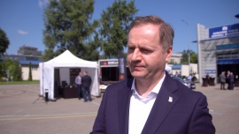 Polacy z niejednoznacznymi opiniami na temat autonomicznych pojazdów. Wiedzą o korzyściach, ale zgłaszają też obawy