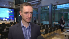 Sztuczna inteligencja pozwala tworzyć całkowicie poprawne teksty dziennikarskie. Może to doprowadzić do eskalacji fake newsów