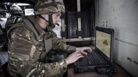 Toughbook wspiera żołnierzy na froncie, umożliwiając im komunikację