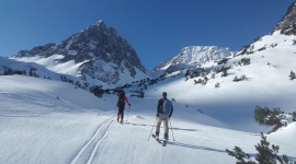 Wypadek na nartach - czy samo ubezpieczenie turystyczne wystarczy?
