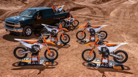 KTM wprowadza na rynek serię motocykli SX 2023 na oponach Dunlop