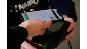 Płatności zbliżeniowe idą na rekord – liderem są urządzenia typu wearables