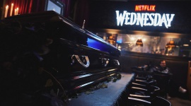 Wednesday przejmuje Charlotte w ramach promocji nowego serialu Netflix