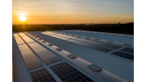 Jak elektrownia PV na dachu wpływa na ubezpieczenie firmy?