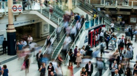 Salesforce Shopping Index Q1 2024 - konsumenci oszczędzają i odkładają wydatki