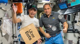 Uber Eats realizuje pierwszą dostawę jedzenia w kosmos Biuro prasowe