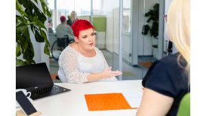 Jak wdrożyć do zespołu niepełnosprawnego pracownika? Biuro prasowe