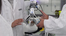 L Oréal automatyzuje centrum badań włosów z aplikacjami współpracującymi OnRobot