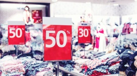 Wyższe ceny, mniejszy wybór towarów, niższe przeceny – oto obraz po Cyber Week Biuro prasowe